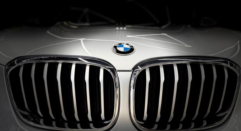 Döntött a BMW: Debrecenből irányítja a világszerte épülő gyárakat