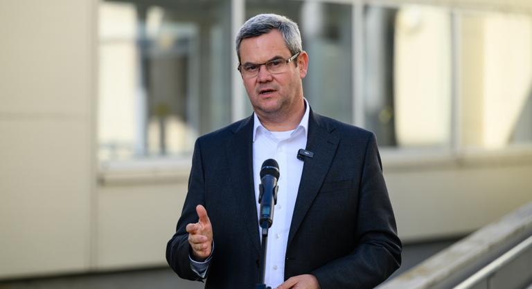 A kormány az orvosok harmadának fizetéséből számolta ki a kétmilliós átlagkeresetüket, de még így sem stimmel