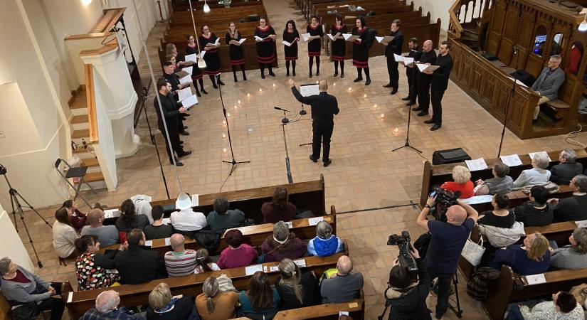 Adventi koncerttel ünnepelte 25 éves jubileumát a Fandante Kamarakórus