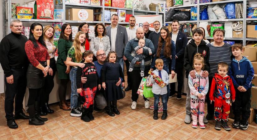 Négykarikás karácsonyi adományok teszik szebbé az ünnepet - fotók