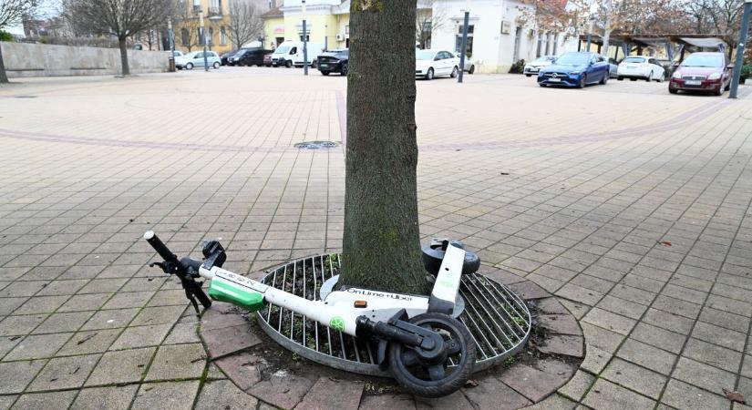 Már nem lehet csak úgy leállítani a telefonos fizetést, életbe lépett az új parkolási rend – galériával, videóval, térképpel