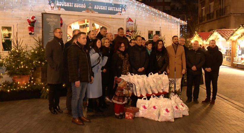Tartós élelmiszert gyűjtöttek a Fidesz–KDNP frakció képviselői a rászorulóknak
