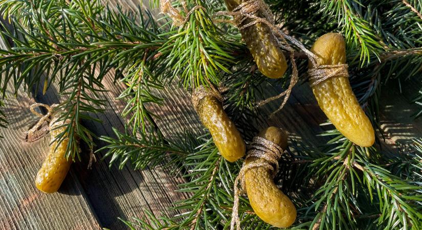 Uborka a karácsonyfán