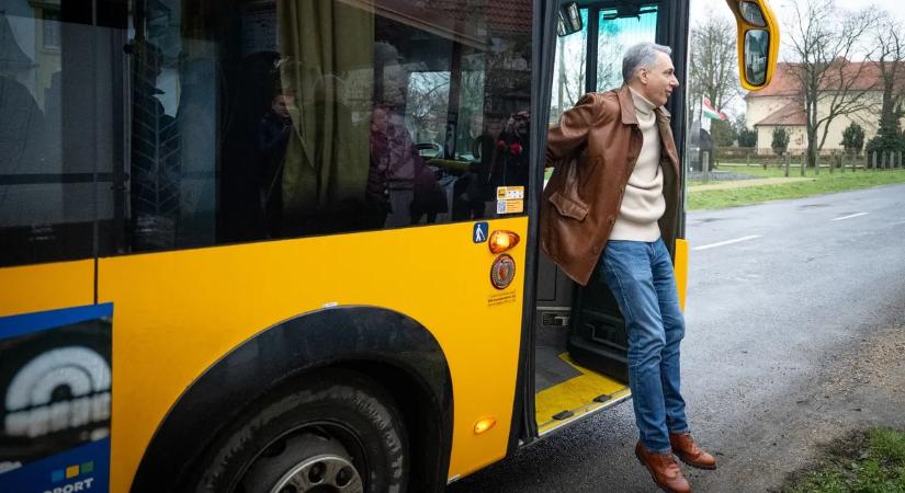 Lázár János: Olcsó, és már mindenki számára elérhető a közlekedés a járási központokba