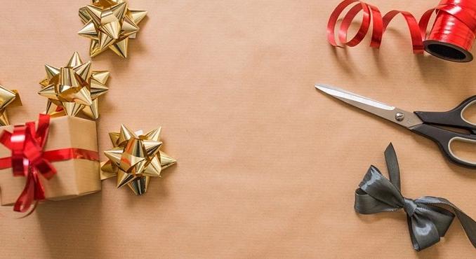 Csokit, mesekönyvet és banki szórólapot is kaptak az erdélyi magyar ovisok karácsonyra