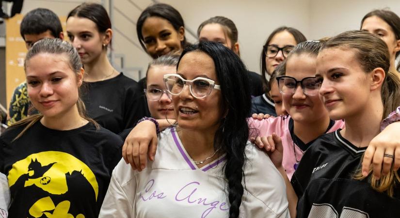 Itt a válasz, hogyan tudja összekovácsolni tanítványait a dorogi tánctanár