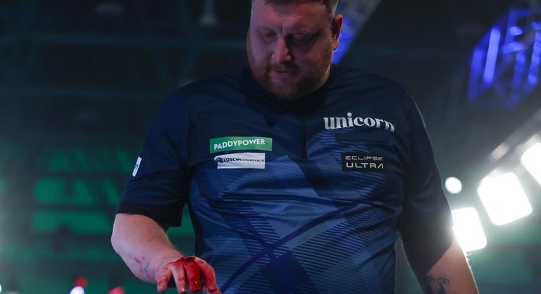 Botrány a vb-n: a favorit elszúrta a meccsét, aztán mérgében szétverte az asztalt – videó!