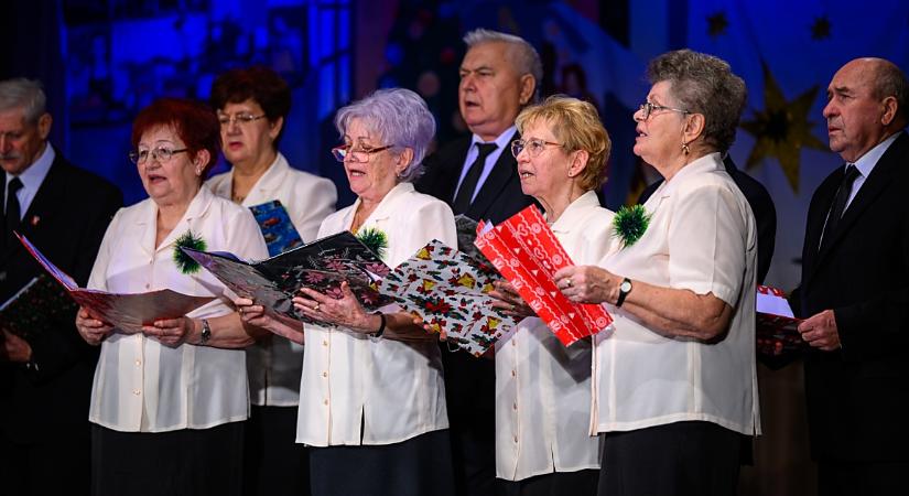 Idén is megrendezte hagyományos karácsonyi ünnepségét a Debreceni Nyugdíjas Egyesület – fotókkal, videóval