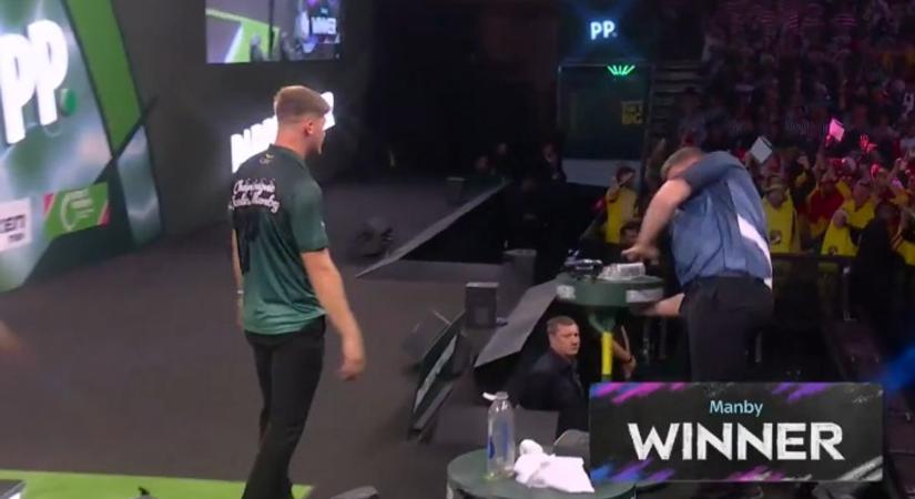 „Élete végéig” bánni fogja – elveszítette a fejét a világbajnokságon, nekiestek a rajongók (VIDEÓ)