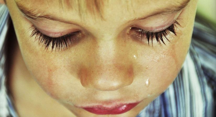 Magyar Péter újabb bántalmazásokról szóló jelentést hozott nyilvánosságra: airsoft puskával lőttek az intézetis gyerekekre