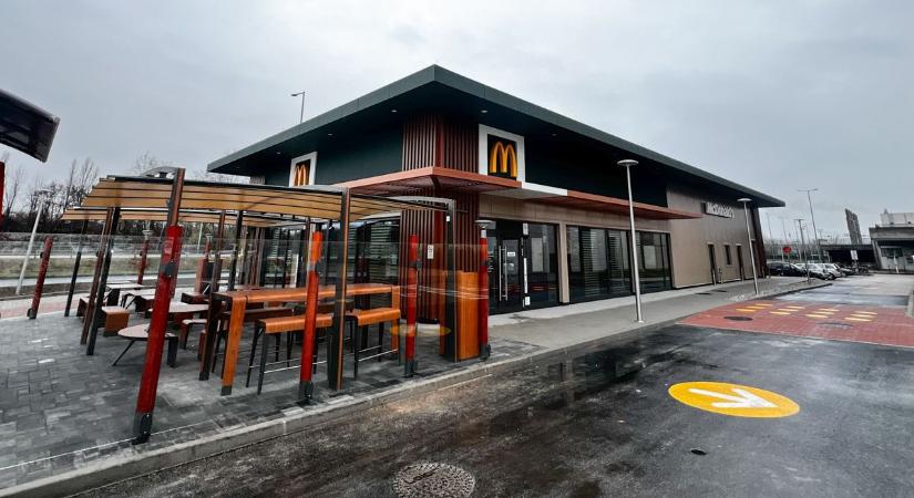Döntött a McDonald's, bezárnak két napra