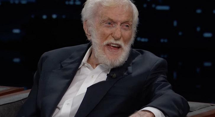 Ez a nap legmeghatóbb videója, így énekli 100. születésnapján a Mary Poppins slágerét Dick Van Dyke és családja