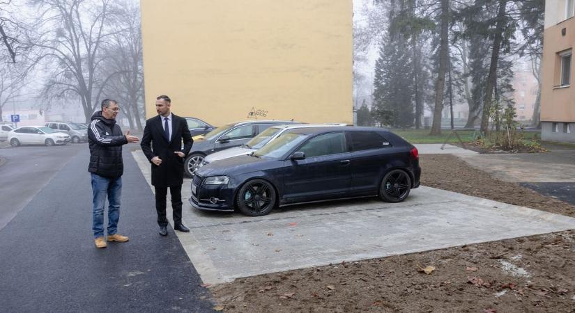 Újabb parkolóhelyek a zalai városban: úgy, ahogyan az ott élők kérték