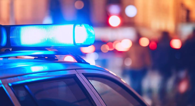 Újabb nagy karambol a 86-oson, három autó ütközött, lezárták az utat