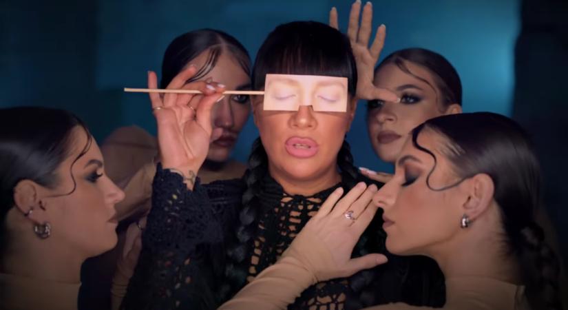 „Hulló hamvaim szórom szét” – kijött Tóth Gabi legújabb videóklipje