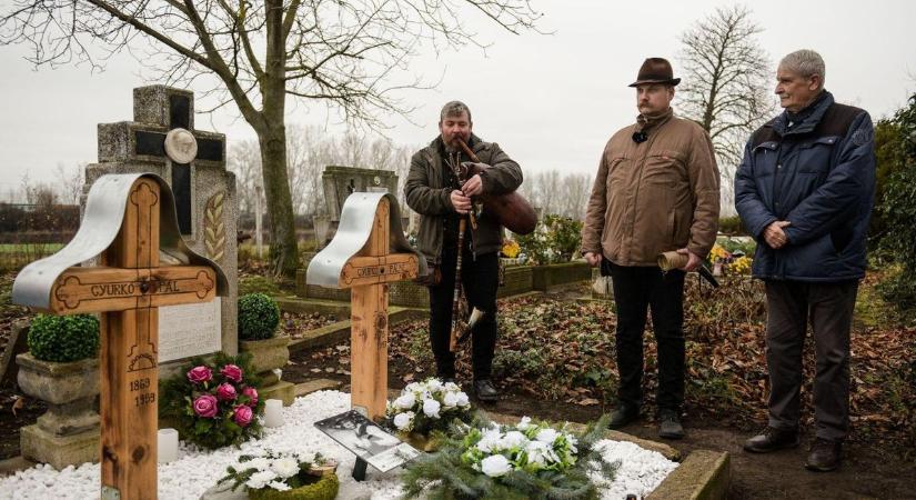 Újraavatták Gyurkó Pál felújított síremlékét Hatvanban
