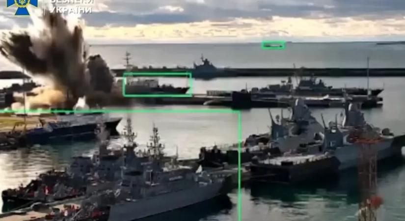 Videón, ahogy ukrán tengeri drónok felrobbantanak egy 130 milliárd forint értékű orosz harci tengeralattjárót