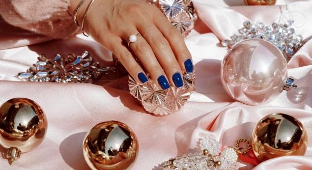 Karácsonyi körmök 2025-ben: így készülj az ünnepekre!