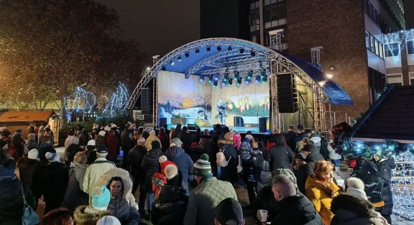 Meghitt pillanatok advent harmadik vasárnapján a Városháza téren