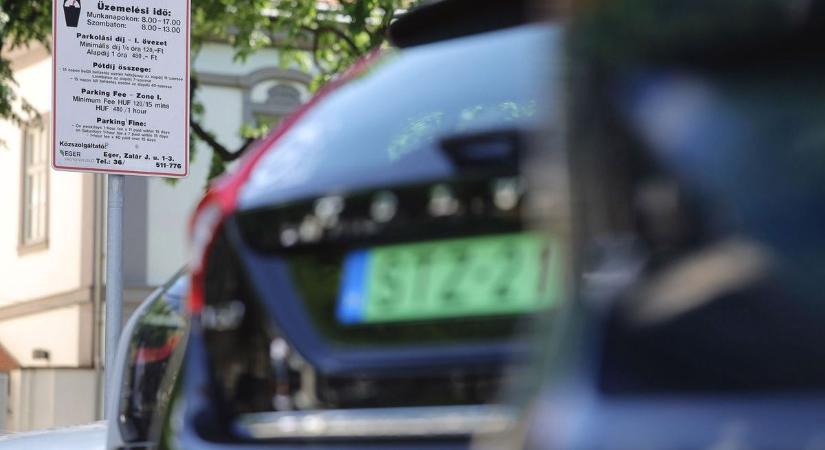 Hevesben is van, ahol már nem parkolhatsz ingyen zöld rendszámmal