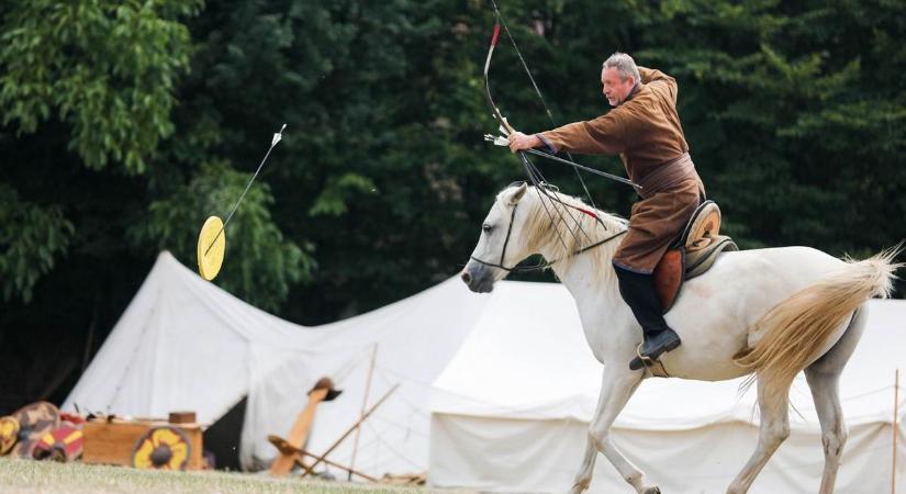 Széchenyi-díjat kapott Kassai Lajos világhírű lovasíjász