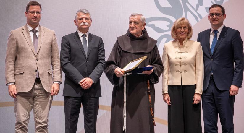 „Jézus a nemzeti kultúrát szentelte meg” – Barsi Balázs atya kapta idén a Polgári Magyarországért Díjat