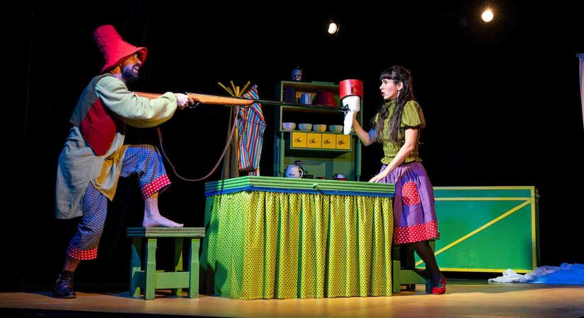 A JÓ LÁBBELI AZ IGAZSÁGOS VILÁG ALAPJA Václav Čtvrtek: Rumcájsz / Vaskakas Bábszínház, Győr