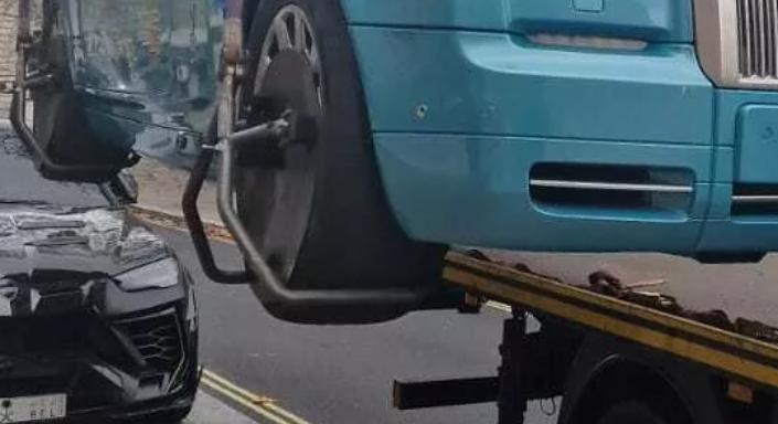 Elegük lett a szabálytalankodó szupergazdagokból, trélerre tették a luxusautókat