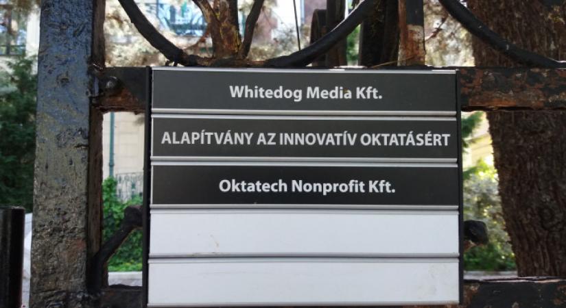 Mészáros Lőrinc Andrássy úti villáján egyelőre nem kell lecserélni a névtáblát