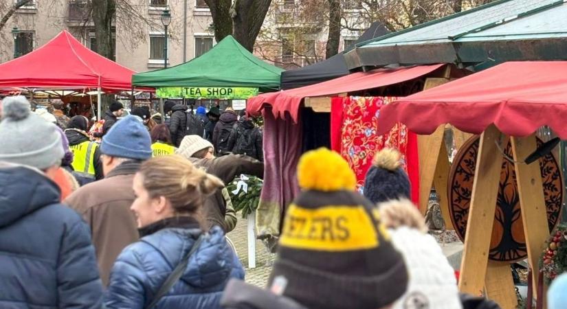 Napok óta áll a bál: a vegánok háborút indítottak az adventi vásár malacsütője ellen