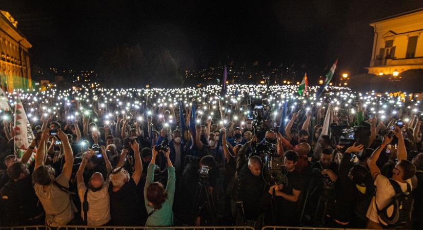 Szívszorító felvétel szivárgott ki a szőlő utcai tüntetésről, semmi kétség, ez az év képe