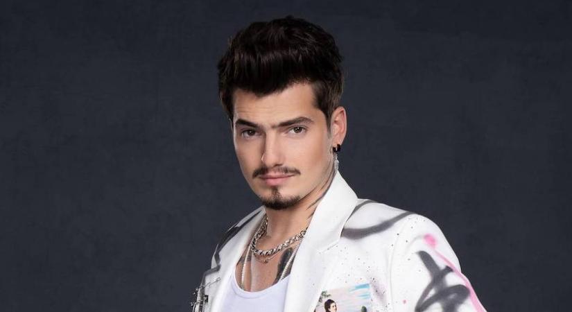 Marics Peti ebben a sorozatban szerepelt, mielőtt berobbant a VALMAR-ral: szakáll nélkül nem ismerni fel