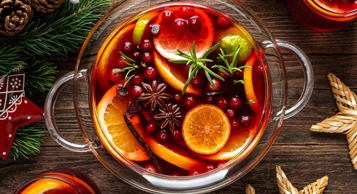 Karácsonyi puncs áfonyával és gránátalmával: a rumról se feledkezz meg