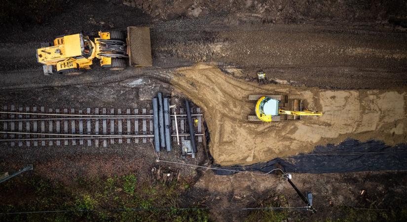 Elkészült az alépítmény, indulhat a vágány építése a Vác–Balassagyarmat vonalon