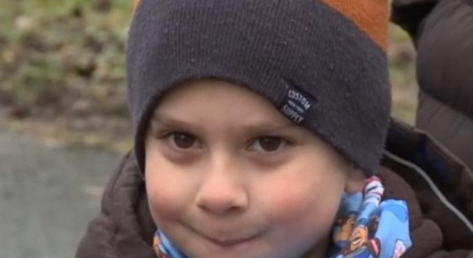 Rendőr vagy mentős szeretne lenni a kisfiú, aki megmentette az anyukája életét, mikor hívta a 112-t