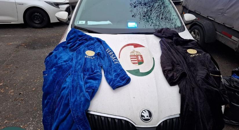 Hamis Versace és Louis Vuitton a bolgár furgonban, csempészfogás az M1-esen