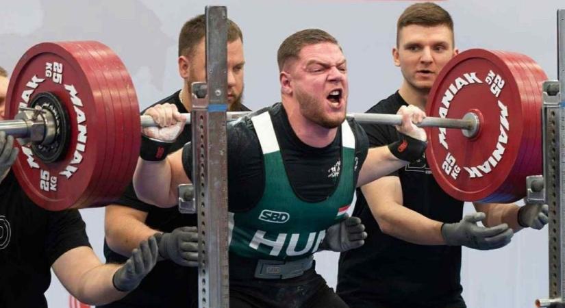 Parádéztak a fiatal erőemelők az Eb-n