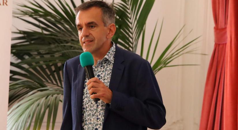 Egy könyvtárban sem minden látogató kedves, udvarias, halk szavú, a könyvtárosok tanulják az asszertív kommunikációt