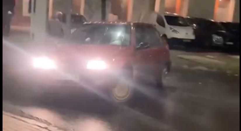 Eldurvult a buli, Pécsen drifteltek a kis piros Saxoval