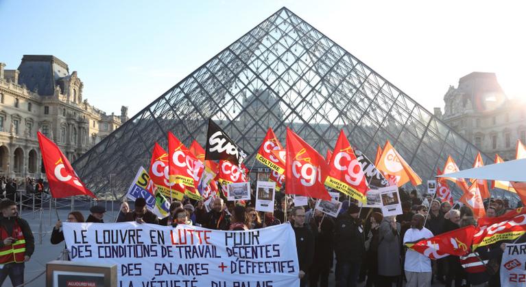 Nem nyitott ki a Louvre, határozatlan ideig sztrájkolnak a múzeum dolgozói