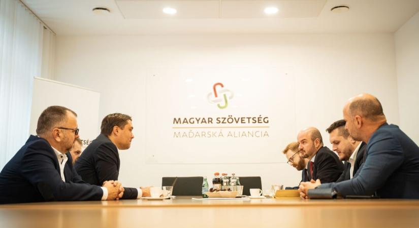 Megint egy uniós csúcs, megint egy progresszív intrika – de a Magyar Szövetség már több, mint hasznos idióta. Cinkos