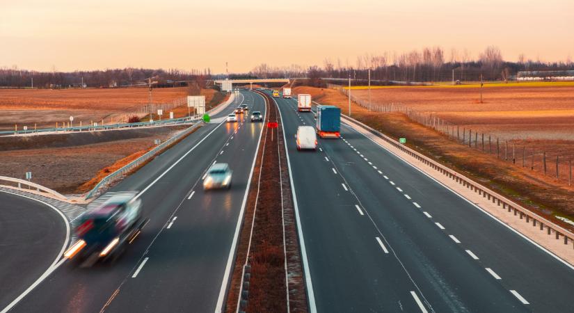 Újra megnyílhat az M30-as, de van egy komoly feltétel: itt van Lázár János minisztériumának bejelentése