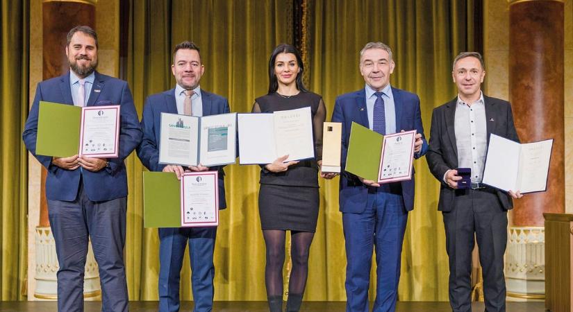 Díjeső a WEST HUNGÁRIA BAU Kft.-nél – Elismert fejlesztések: pénzügyminisztériumi épület, kajak-kenu akadémia és diáknegyed a legjobbak között