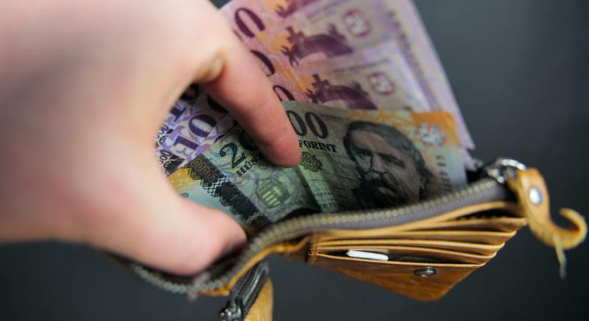 Nem tartott sokáig az erő: mínuszban indította a napot a forint