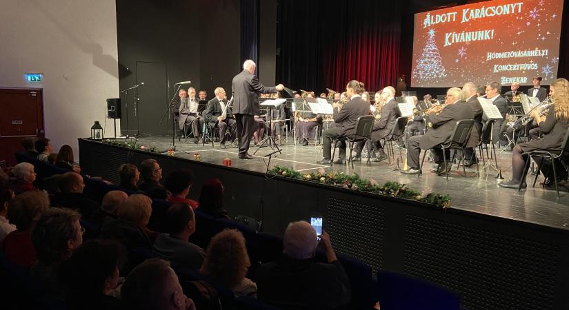 Telt házas karácsonyi hangversenyt adott a Hódmezővásárhelyi Koncertfúvós Zenekar
