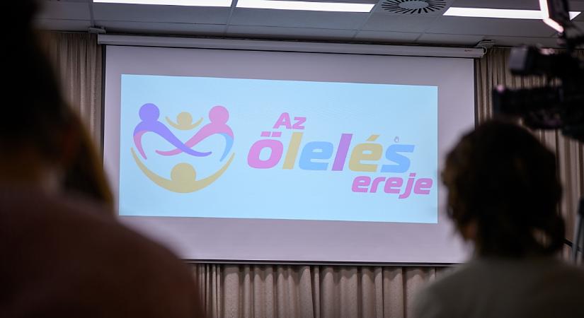 Újabb debreceni intézmény csatlakozott Az ölelés ereje programhoz – videóval