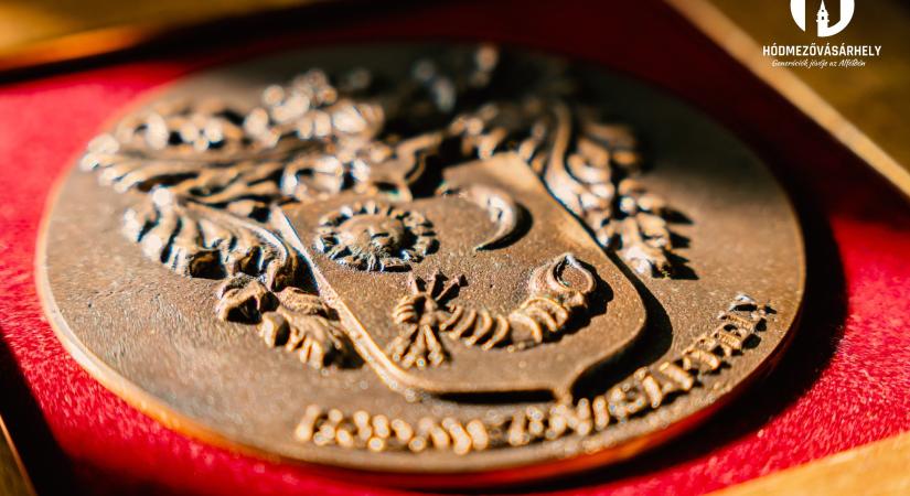 Ismer valakit, aki sokat tett a városért? Most jelölheti díjazottnak