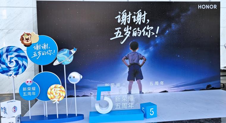 Így készül el 30 másodperc alatt egy csúcsmobil