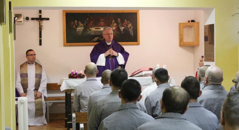 Püspöki szentmise a fegyházban