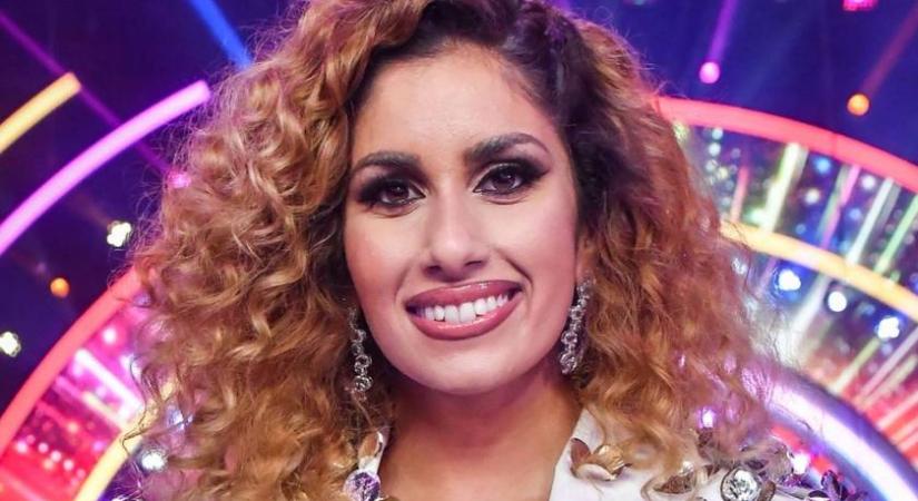 Radics Gigi 5 éves lánya friss fotón: Bella göndör copfos tünemény az édesanyja mellett